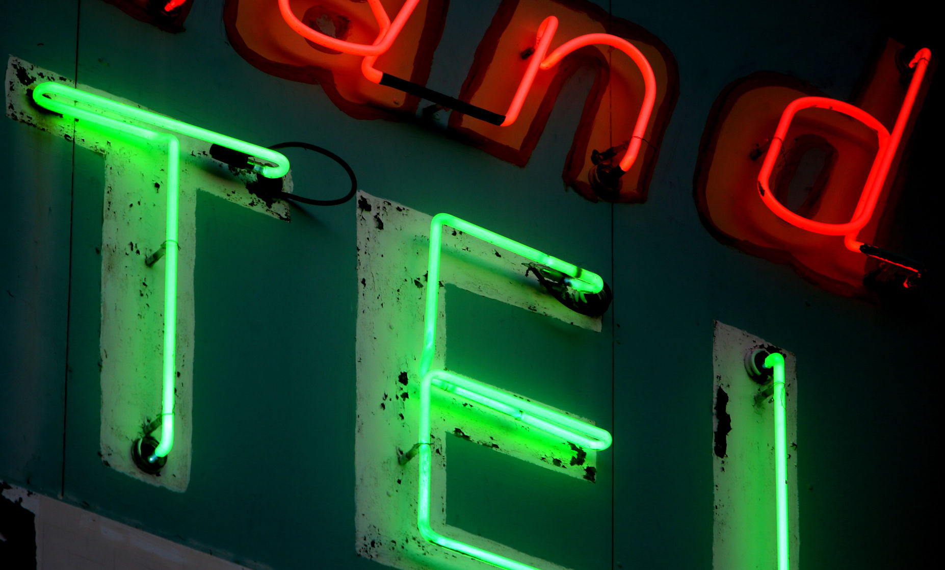 Neon clue No. 12